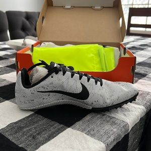 Youth track shoes